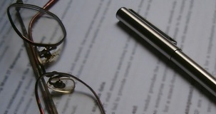 Se la fattura è irregolare spetta all'acquirente provare l'esistenza dell'operazione