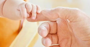 Congedo di paternità 2022 pari a 10 giorni: strutturale con le novità della Legge di Bilancio