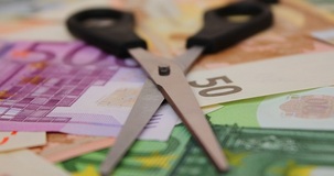 Rinnovo contratti, 6,5 milioni i lavoratori ancora in attesa. Nessun aumento negli stipendi della PA