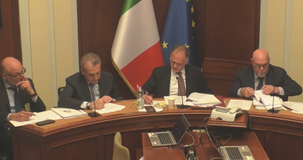 Flat tax per colf e badanti versata dalle famiglie: la proposta antievasione