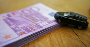 Bollo auto, dalle cointestate all'assicurazione: l'esenzione per il 2027 è un rebus