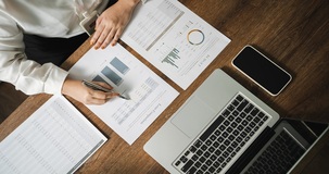 Il 730 precompilato taglia i rimborsi per i CAF: nella Legge di Bilancio 2026 si riducono le risorse