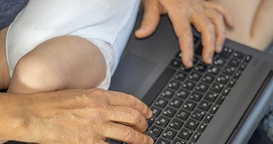 Bonus baby sitter fino a 1.500 euro nella Manovra 2027: novità e beneficiari