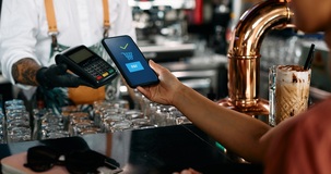 Non solo bancomat: sanzioni POS anche a chi rifiuta pagamenti con smartphone e App