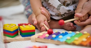 Bonus nido, unica domanda dal 2026. Via libera retroattivo per spazi gioco e nidi famiglia