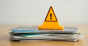 Partite IVA, raddoppio della stretta per chi ha debiti con il Fisco