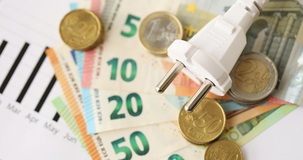 Bollette: verso un bonus da 55 euro per le famiglie