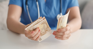 Spese sanitarie pagate in contanti: la detrazione è salva, ma non sempre