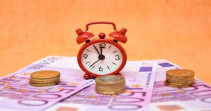 Pensionati con partita IVA: ultimi giorni per la dichiarazione dei redditi 