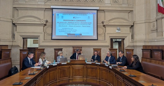 Professioni: aumentano le donne ma resta il divario salariale 