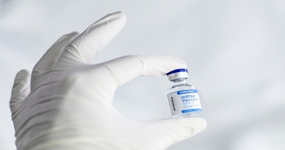 Obbligo vaccinale: come funziona la sanzione di 100 euro per gli over 50 e non solo