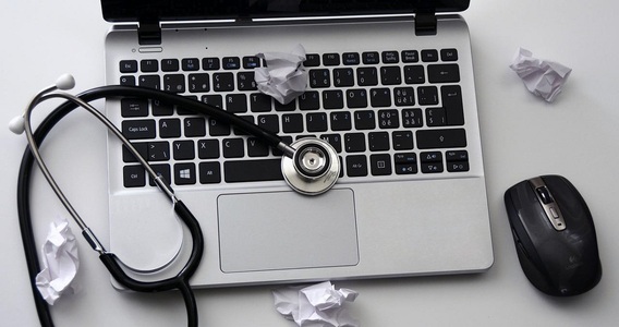 Fattura elettronica forfettari, resta il divieto per le prestazioni sanitarie