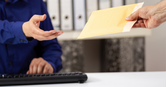 Omessa comunicazione del domicilio: valida la cartella notificata a mani proprie dell'erede