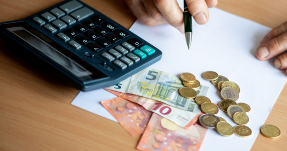 Contributi colf e badanti 2024: seconda rata in scadenza il 10 luglio