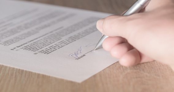 Flat tax senza esclusioni per i contratti misti: nel DdL Lavoro novità sul regime forfettario