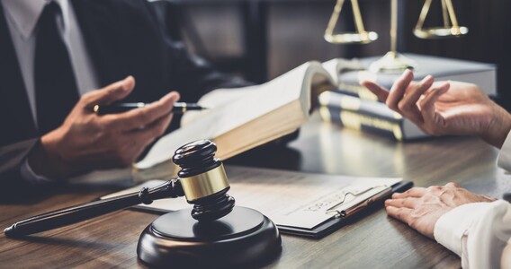 Con la sottoscrizione dell'atto di adesione l'avviso di accertamento non è più impugnabile