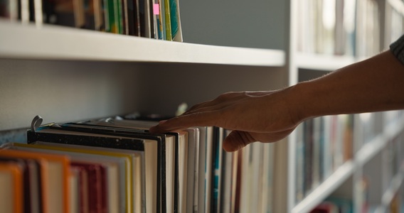 Bonus librerie: in arrivo agevolazioni per i giovani under 35