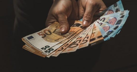 Tredicesima mensilità: è obbligatoria? Ecco le regole sul pagamento