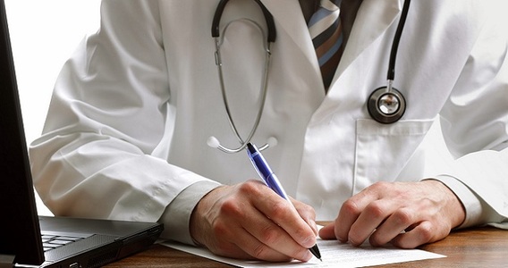 Fattura elettronica, divieto per i medici esteso al 2021: la proroga nella Legge di Bilancio