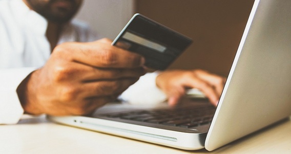 E-commerce e prodotti extra UE: distinguere IVA, spese doganali e altri oneri fiscali