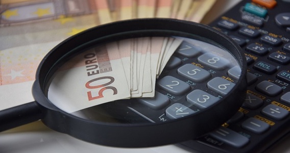 Compenso avvocati: il libero accordo legittima superamento delle tariffe professionali