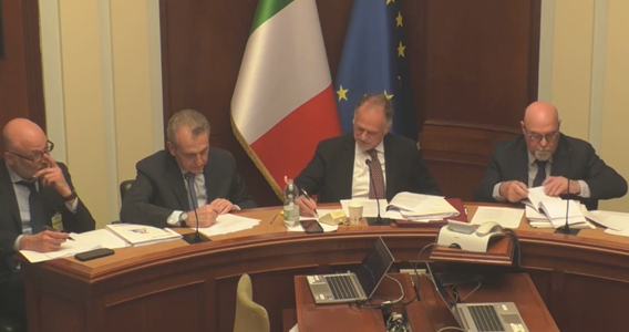 Flat tax per colf e badanti versata dalle famiglie: la proposta antievasione