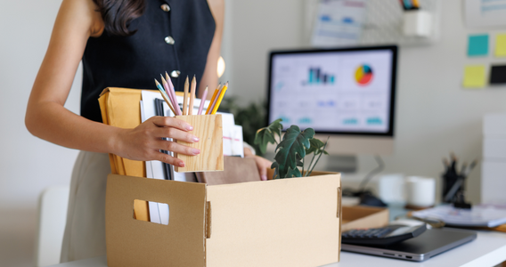 La sfida impossibile delle madri: una lavoratrice under 35 su quattro lascia il lavoro