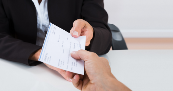 Nello scontrino l'assegno diventa un pagamento in contanti 