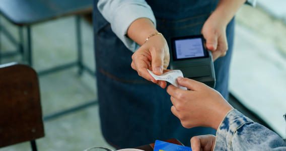 Collegamento tra POS e cassa in scadenza: doppio appuntamento ad aprile