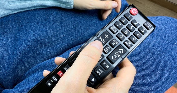 Canone Rai: spunta il taglio a 70 euro, la proposta in Manovra 