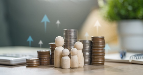 Colf e badanti, con il nuovo CCNL sale lo stipendio. Costi extra per le famiglie dal 2026