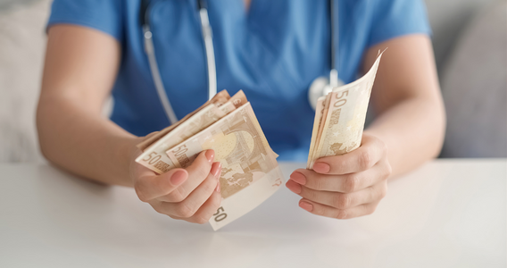 Spese sanitarie pagate in contanti: la detrazione è salva, ma non sempre
