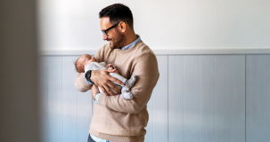 Congedo di paternità, anche per il 2024 spettano 10 giorni: come funziona e come si richiede 